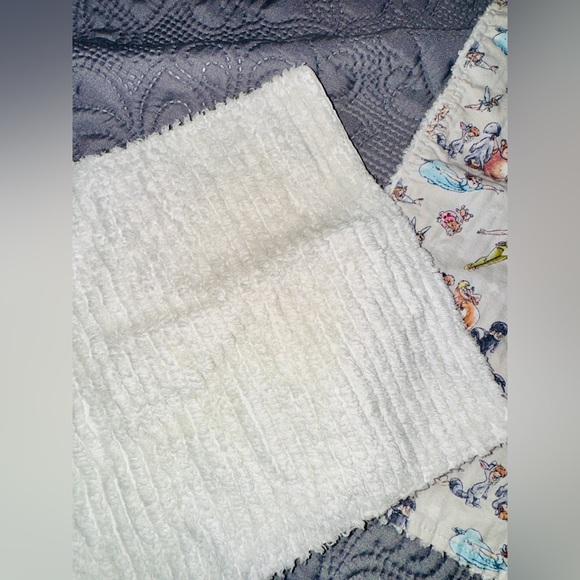 2 Peter Pan burp cloths & a bib - Picture 4 of 4